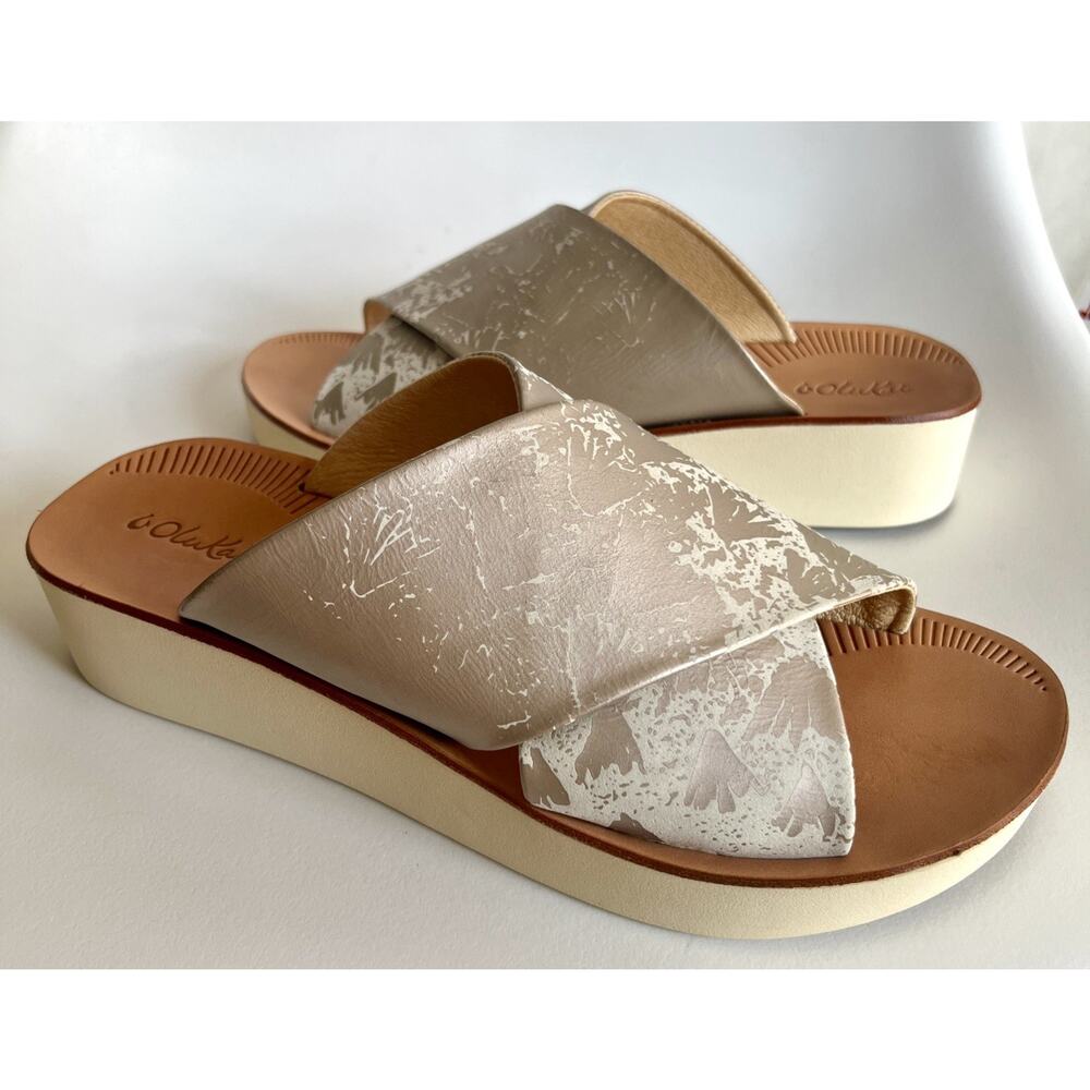 WOMEN'S OLUKAI 'ONOHI BLACK/SILVER LEATHER UPPER SLIP ON SANDAL Us 9 EU 39